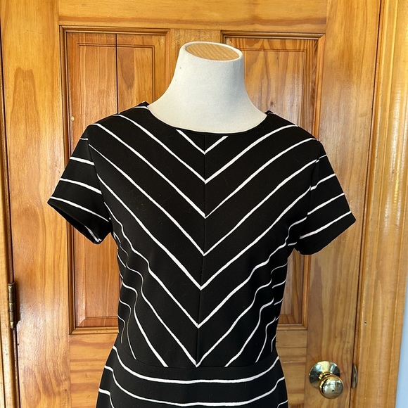 Banana Republic dress - Picture 2 of 8